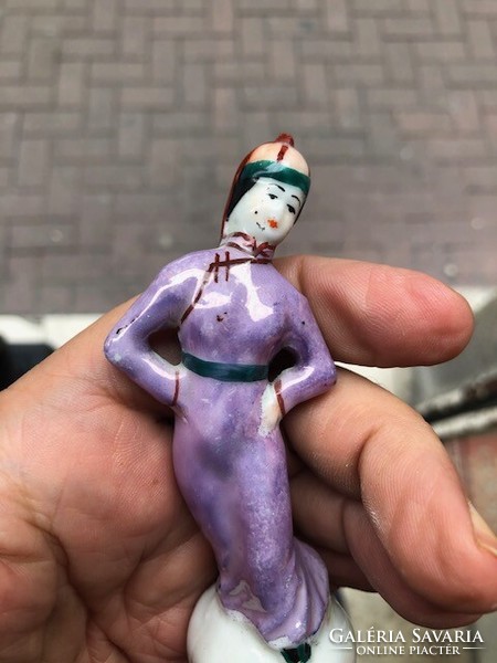 Szovjet porcelán figura ,kecsesen táncoló lány .11 cm magas,