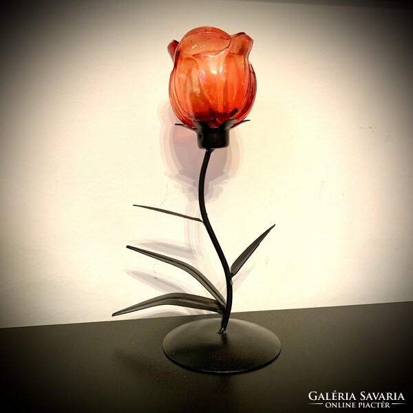 Régi kovácsolt vas gyertyatartó a 80-as évekből üveg rózsa kehellyel mécsestartó asztaldísz virág