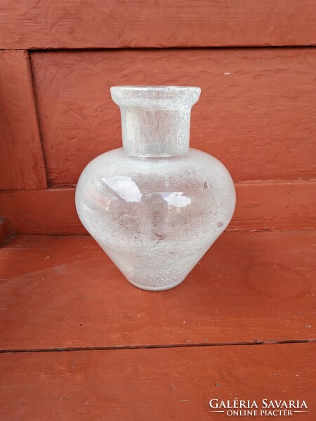 Retro fehér ritkább formájú gömb váza repesztett Gyönyörű Fátyolüveg fátyol karcagi berekfürdői üveg
