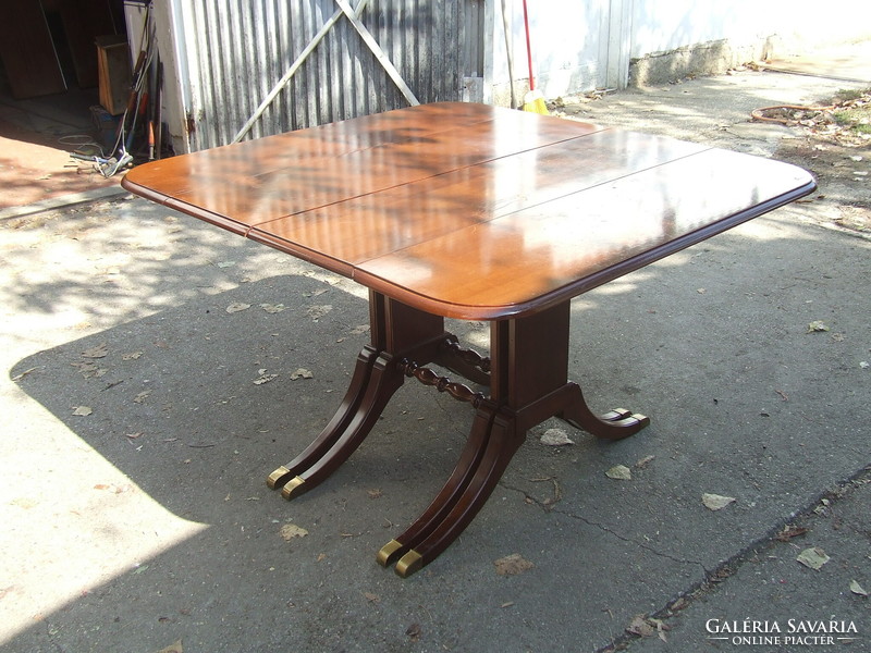 Dining table can be extended