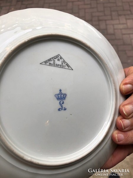 Bereznay W. Vilma porcelán kézzelfestett disztányérja, 20 cm-es