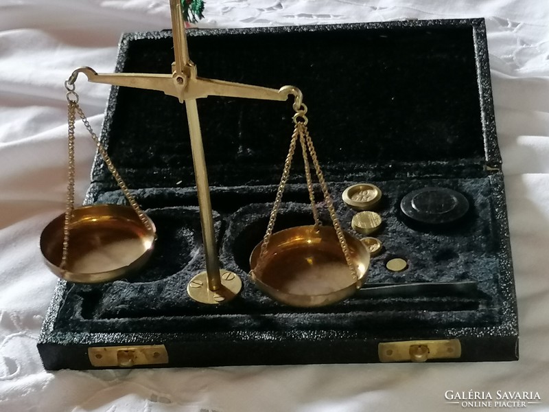 1900 Circa jewelry scale, in original box lined with black velvet, with weights, tweezers