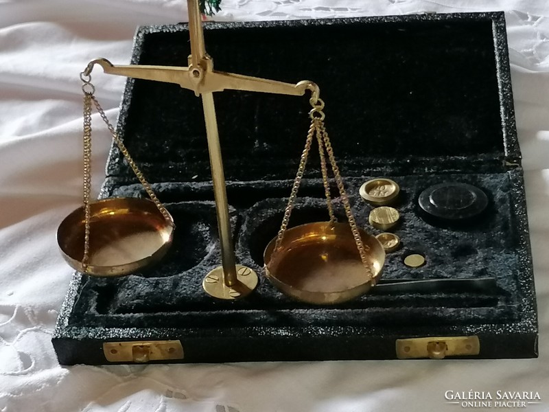 1900 Circa jewelry scale, in original box lined with black velvet, with weights, tweezers