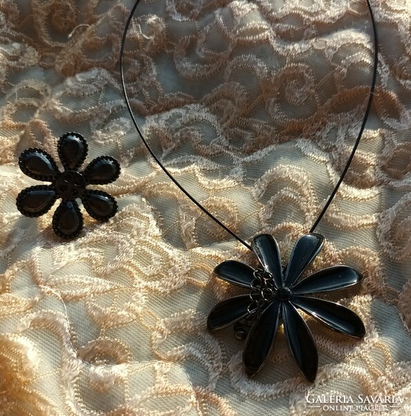 Fekete zománc virág ékszer szett - nyakék + gyűrű