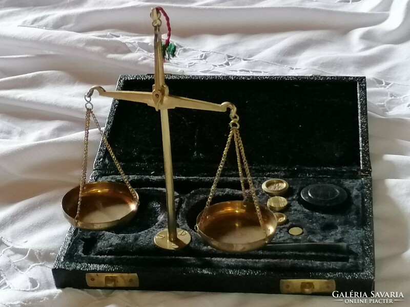 1900 Circa jewelry scale, in original box lined with black velvet, with weights, tweezers