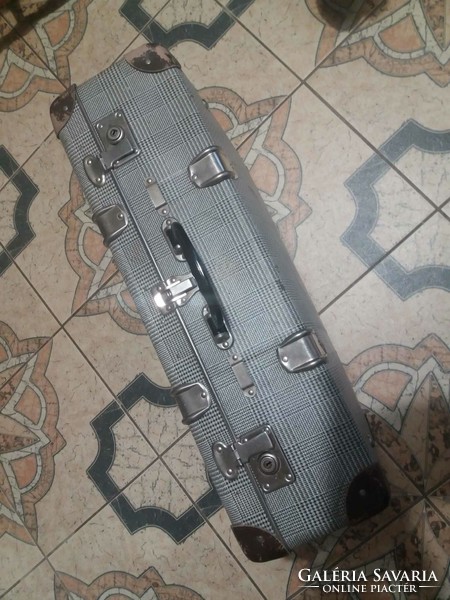 Régi, retro, kockás utazó bőrönd, 60x38 cm