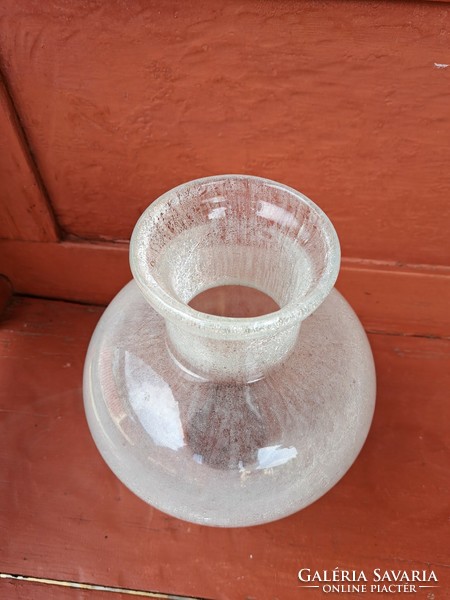 Retro fehér ritkább formájú gömb váza repesztett Gyönyörű Fátyolüveg fátyol karcagi berekfürdői üveg
