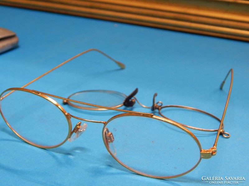 Cvikker és szemüveg  tokkal a XX. szd. első feléből
