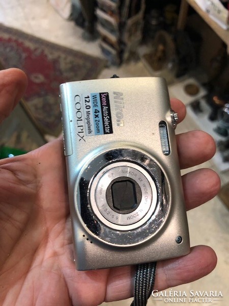 Nikon coolpix 2100 camera, working capability, excellent for collectors.