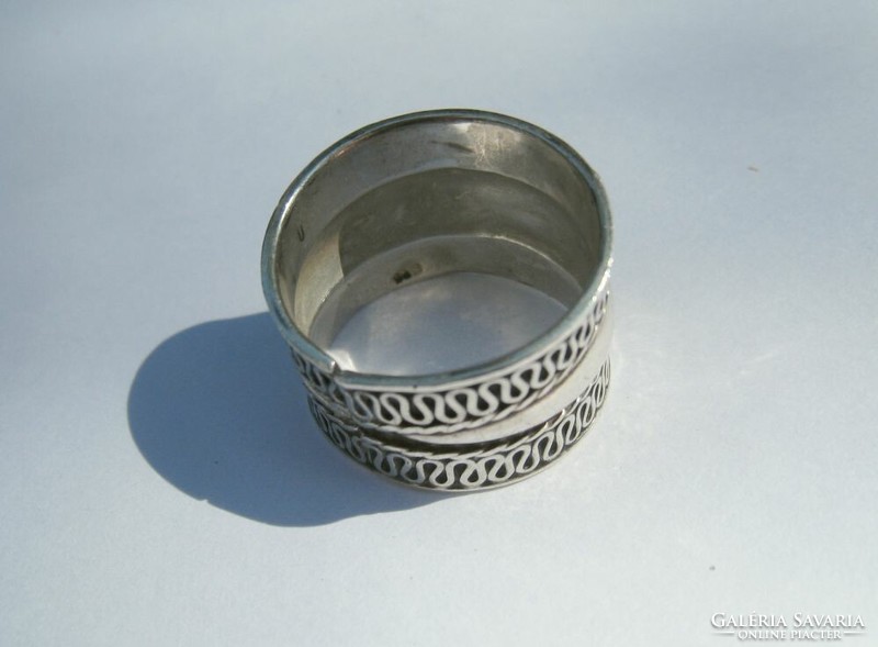 Széles ezüst gyűrű türkiz kővel