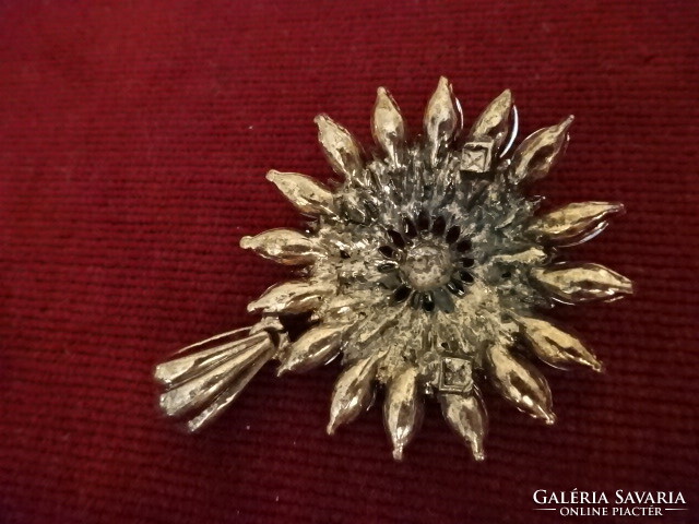 Aranyozott medál apró gyöngyökkel kirakva - a 70-es évekből való. Jókai.