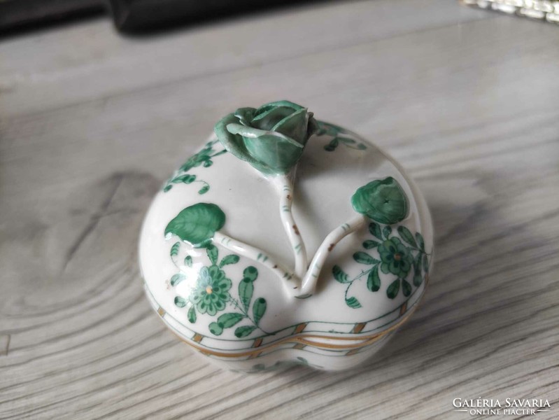 Antik Herendi porcelán szív alakú bonbonier rózsa gombos