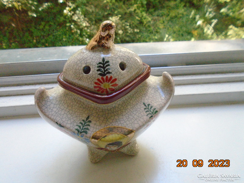 Hand-painted rhombus satsuma moriage incense burner, on 4 legs. With cracked glaze, cannon and flower pattern