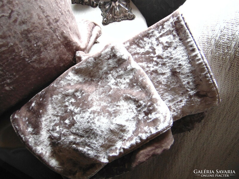 Beautiful velvet decorative cushion cover / 3 pcs