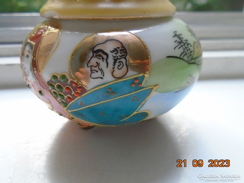 Kézzel festett satsuma moriage füstölő kupolás fedéllel,zömök lábacskákon,Kannon és Rakan minta
