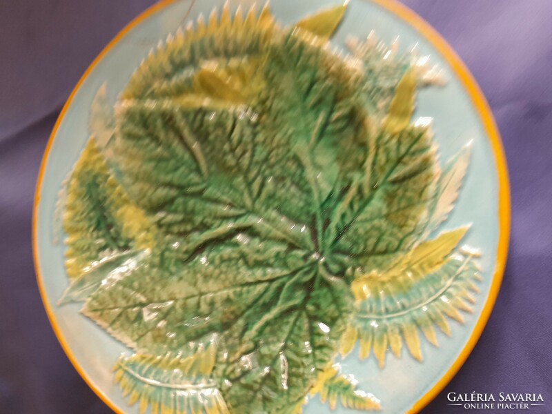 Zöld  nyomott mintás tányér javitott
