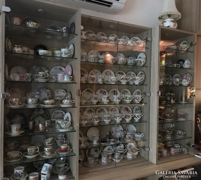 Kávéscsésze gyűjtemény több mint 300 darab.