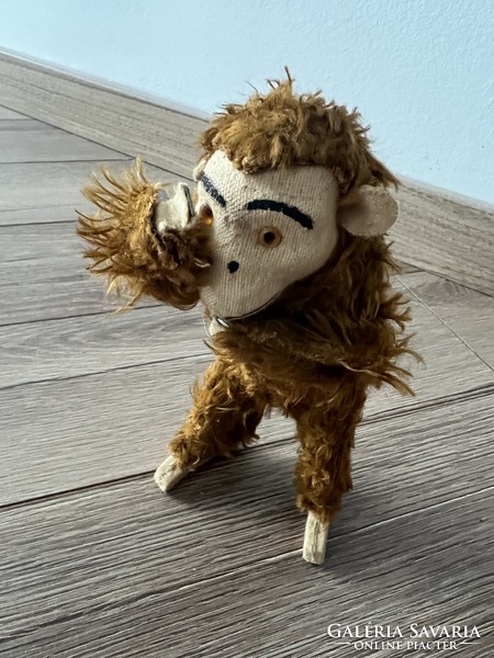 Antique clockwork combing monkey toy monkey winder