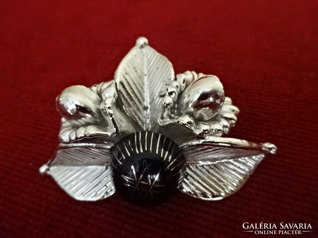 Silver-plated brooch from the 70s, size: 6.2 x 4.5 cm. Jokai.