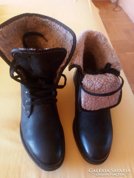 Women's winter boots with fur