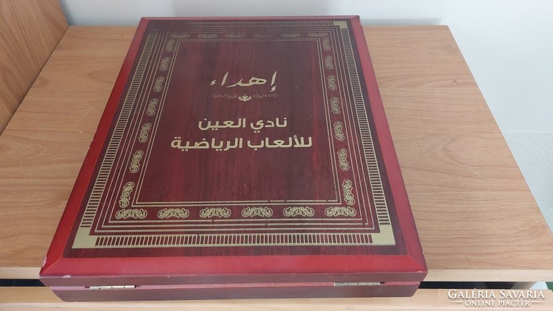 (K) decorative Arabic wooden box 31x25x4 cm
