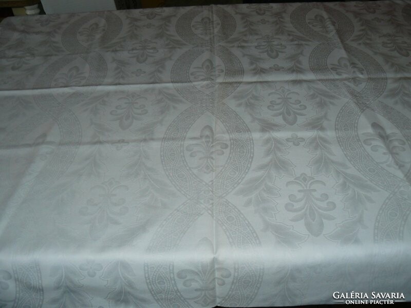 Beautiful baroque patterned damask tablecloth