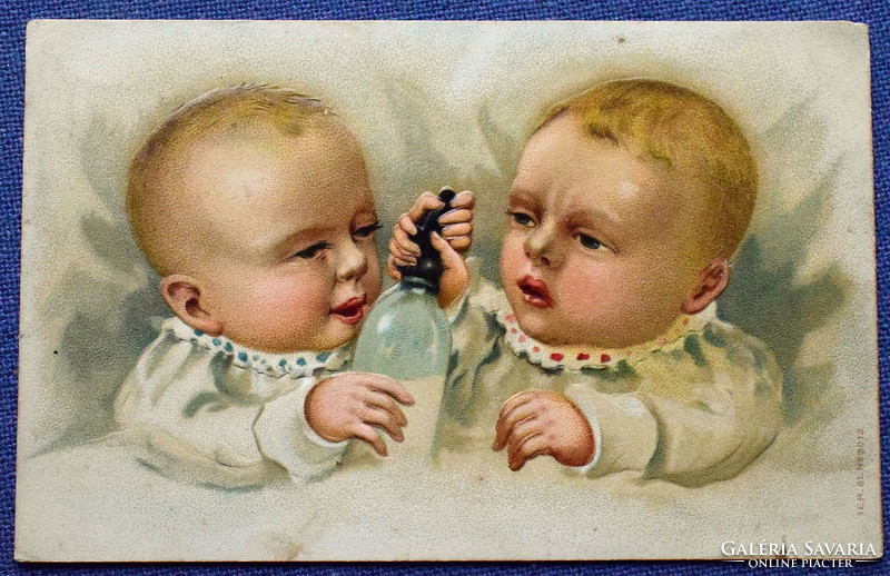 Antik dombornyomott  litho üdvözlő képeslap cumisüvegen veszekedő babák
