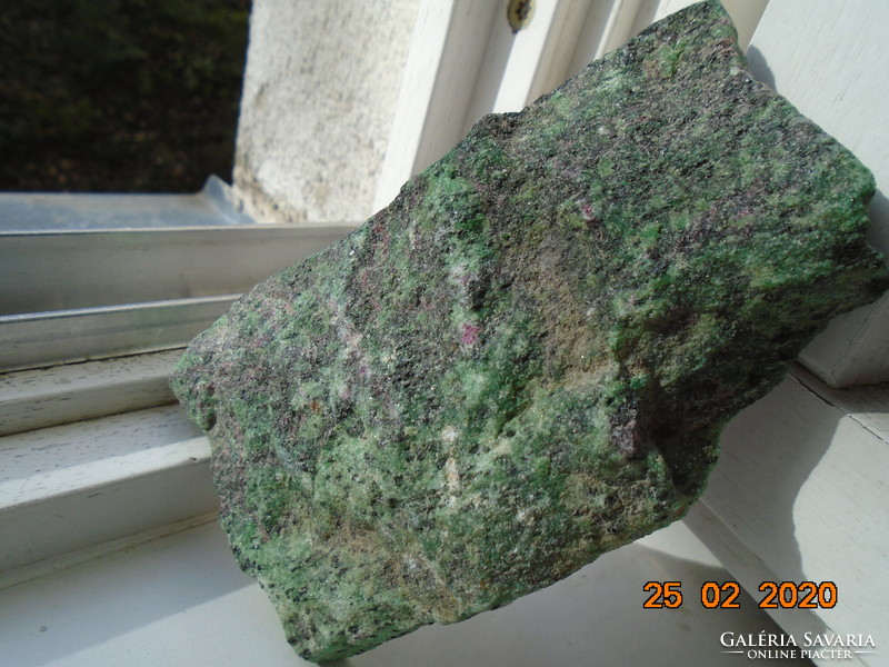 Zoisite ruby, Tanzania, 428 g