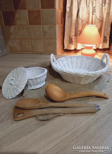 Baskets made with white paper weaving