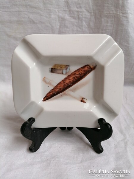 Victoria porcelain ashtray