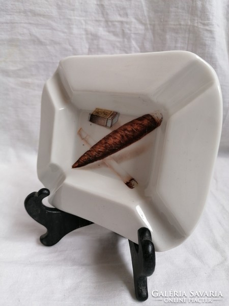 Victoria porcelain ashtray