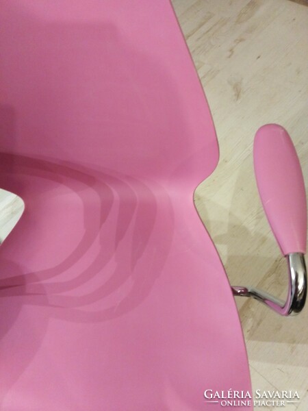 Office chair - design designed / barbie pink