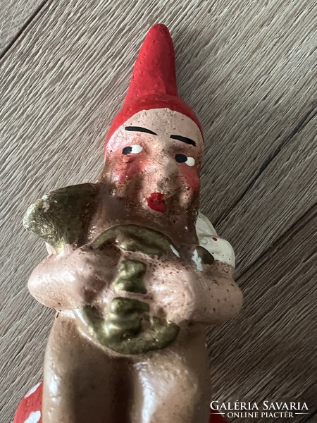 Gombán ülő törpe kürttel antik gipsz karácsonyi dekoráció