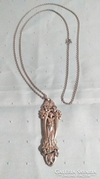 Wonderful original Art Nouveau necklace with pendant.