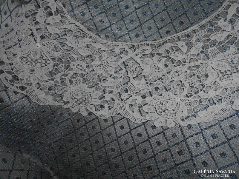 Antik leheletvékony  Brüsszeli csipke- ruhabetét vagy gallér -- belső ív 40 cm