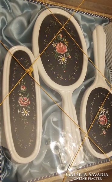 Retro, Hungarian embroidery, comb set, unopened, in original box.