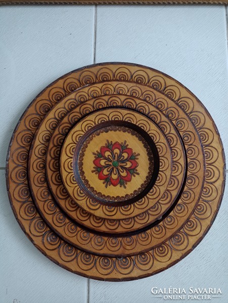 Wooden wall plate set of 4