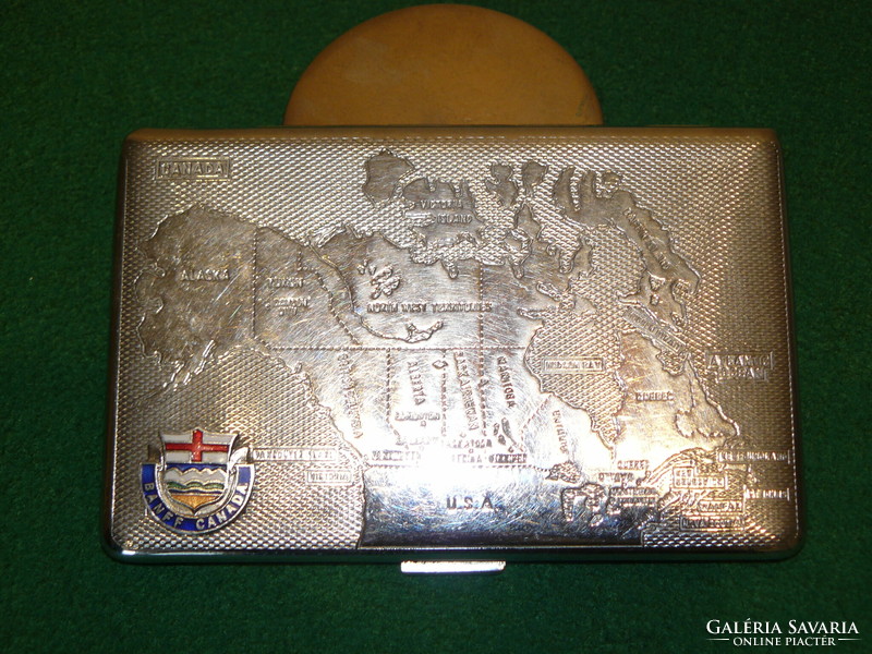Metal cigarette case with Canada engraving