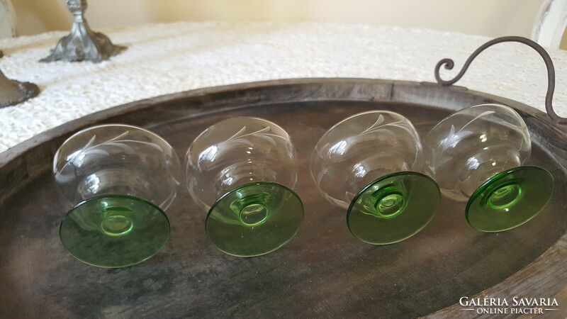 4 db.régi zöld talpas,metszett röviditalos üvegpohár