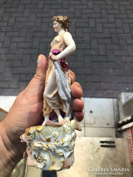 Porcelain Neapolitan statue, xix. Century, 20 cm high.