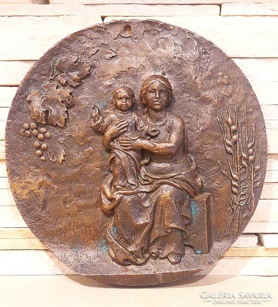 Jelzett antik bronz relief, anya gyermekével