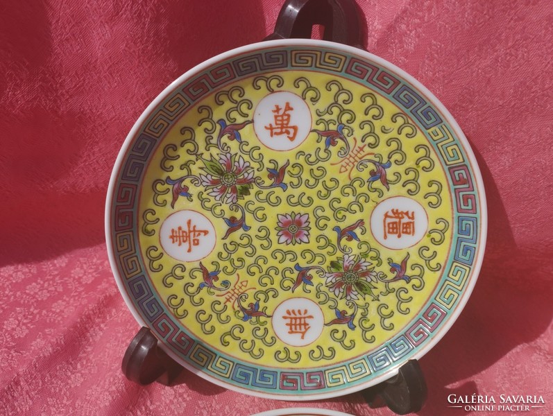 Famille Jaune kínai porcelán kistányér, hosszú élet mintával