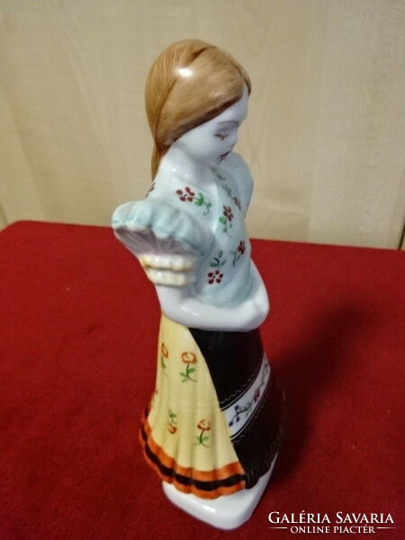 Hollóházi porcelán figura, kézzel festett palóc lány, magassága 17,5 cm. Jókai.