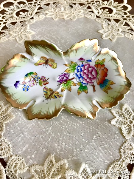 Herend victoria patterned grape leaf bowl