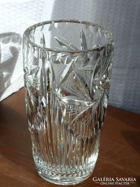 The 17cm beautifully polished lip crystal vase is flawless and brand new