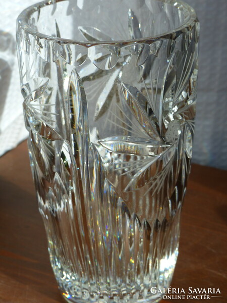 17cm-es gyönyörűen csiszolt Ajka kristály váza hibátlan újszerű