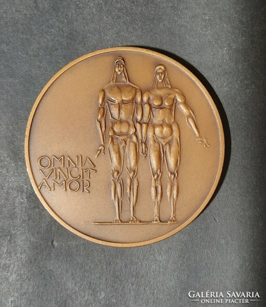Little Great András: omnia vincit amor - marked bronze plaque, 6 cm, state mint