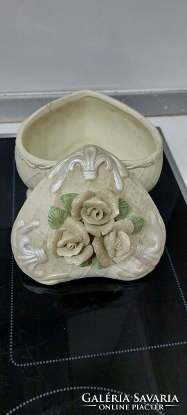 Rózsás porcelán szív bonbonos doboz