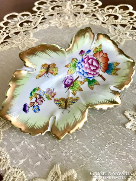 Herend victoria patterned grape leaf bowl