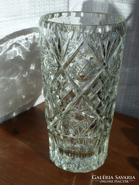 The 23cm beautifully polished lip crystal vase is flawless and brand new